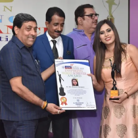 Healthyfy receiving the Inspiring Woman Achiever Award at an industry ceremony